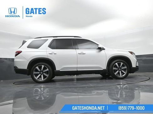 Certified 2025 Honda Pilot Touring image 33