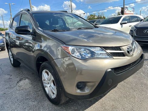 Used 2015 Toyota RAV4 LE FWD image 4