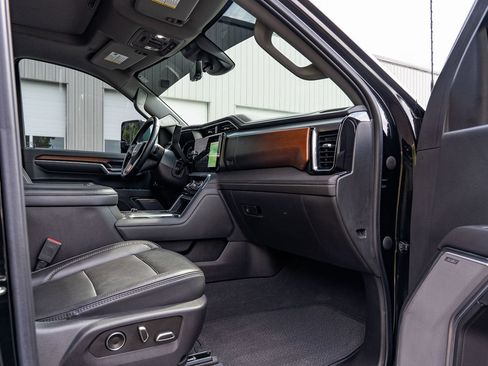 Used 2024 GMC Sierra 2500 Denali w/ Denali Reserve Package AWD/4WD image 11