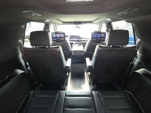 Used 2024 Cadillac Escalade ESV Premium Luxury w/ Performance Package image 14