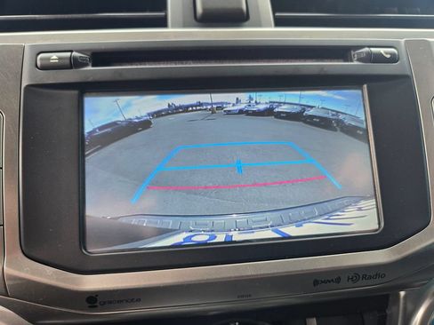 Used 2018 Toyota 4Runner SR5 AWD/4WD image 10
