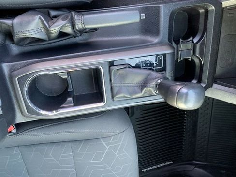 Used 2017 Toyota Tacoma TRD Sport image 26