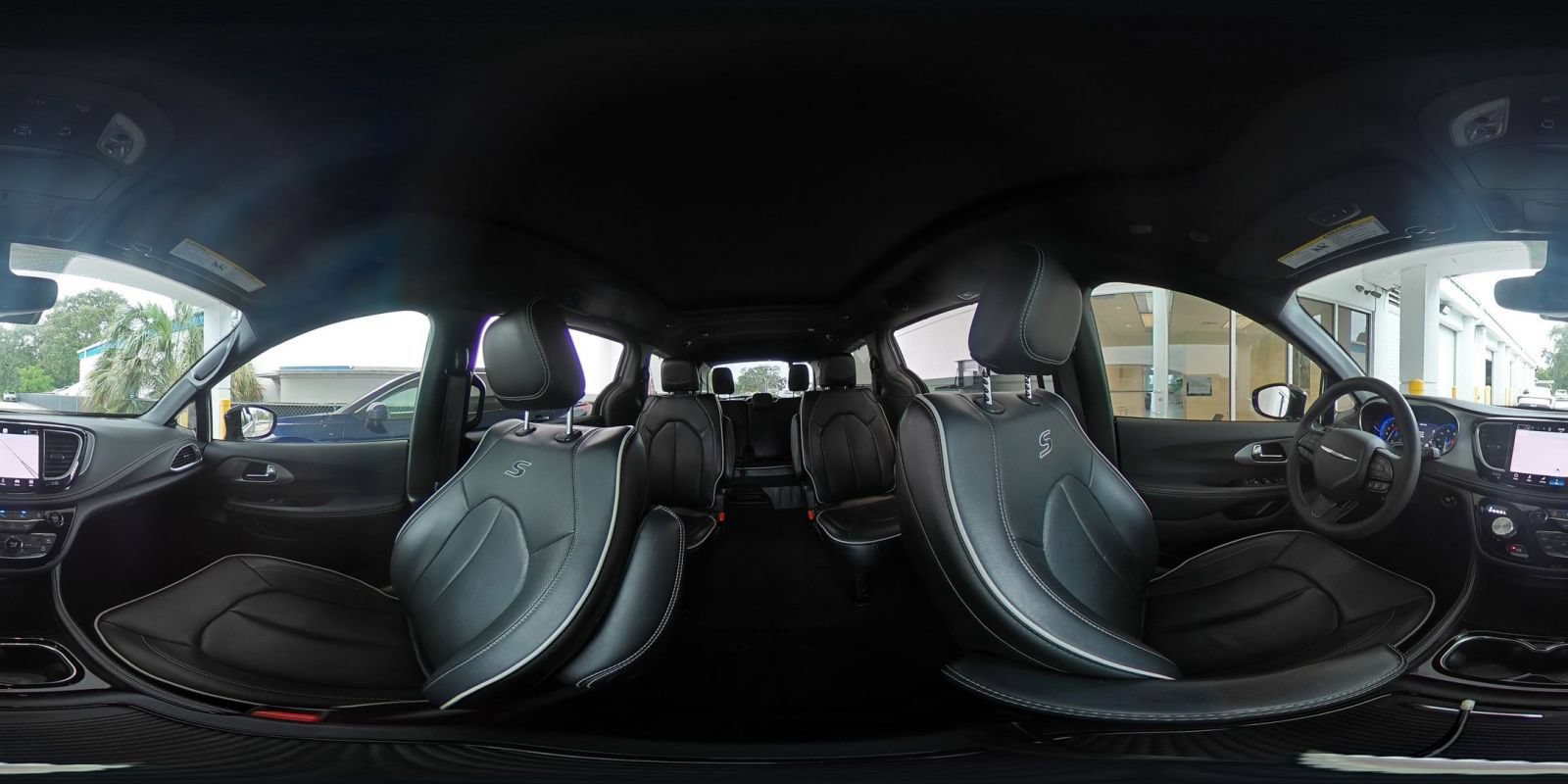 Used 2025 Chrysler Pacifica Limited FWD image 45