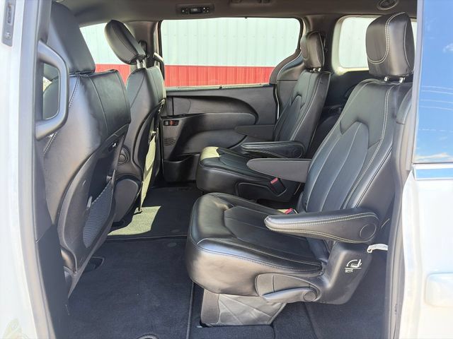 Used 2025 Chrysler Pacifica Select FWD image 40