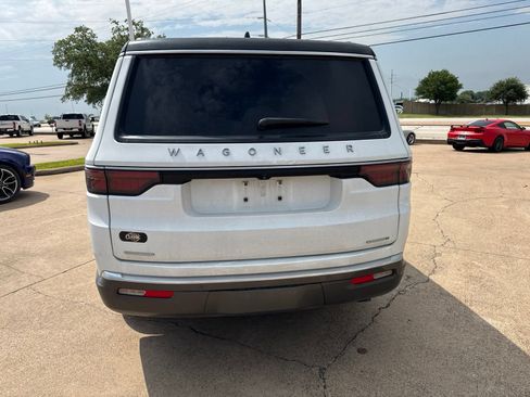 Used 2022 Jeep Wagoneer Series II AWD/4WD image 6