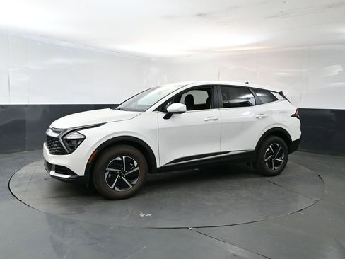 Used 2023 Kia Sportage LX AWD/4WD image 2