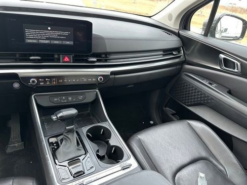 Used 2025 Kia Carnival SX w/ SX Dark Edition Package FWD image 18