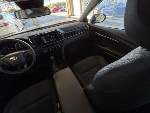 Used 2025 Toyota Camry LE image 39