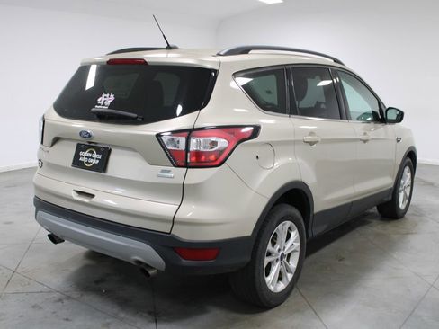Used 2018 Ford Escape SE image 9