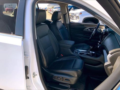 Used 2020 Chevrolet Traverse LT w/ LT Premium Package image 9
