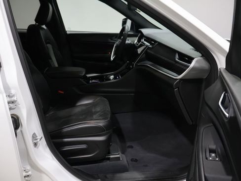 Used 2023 Jeep Grand Cherokee Altitude image 24