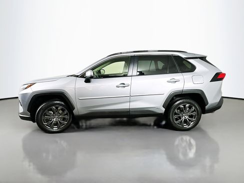 Used 2022 Toyota RAV4 XLE Premium image 4