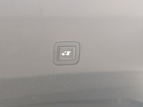 Used 2021 Chevrolet Suburban Premier w/ Premium Package 2 RWD image 21