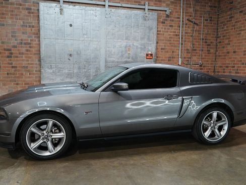 Used 2010 Ford Mustang GT image 11