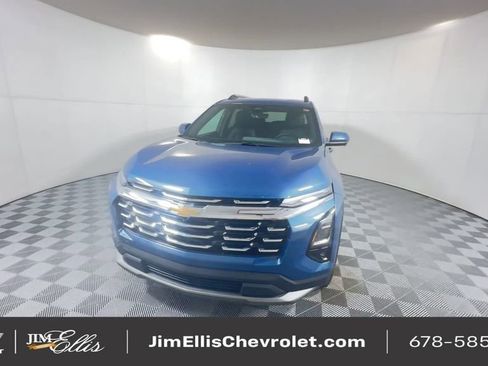 Certified 2025 Chevrolet Traverse LT image 3