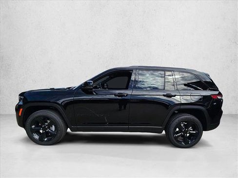 New 2025 Jeep Grand Cherokee Altitude image 5