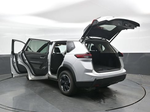 Used 2025 Nissan Rogue SV AWD/4WD image 47