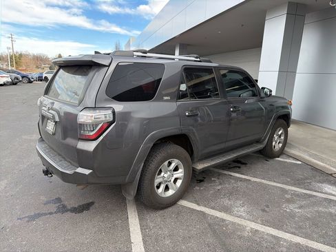 Used 2020 Toyota 4Runner SR5 Premium image 3