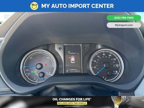 Used 2021 Toyota Venza LE image 18