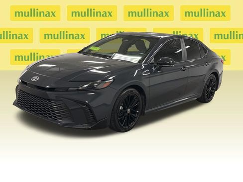 Used 2025 Toyota Camry SE w/ Multimedia Upgrade Package FWD image 8