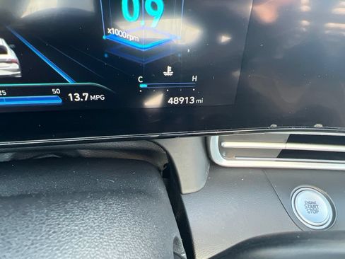 Used 2021 Hyundai Elantra Limited FWD image 11