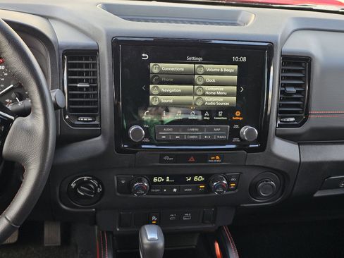 Used 2024 Nissan Frontier PRO-4X w/ Technology Package image 17