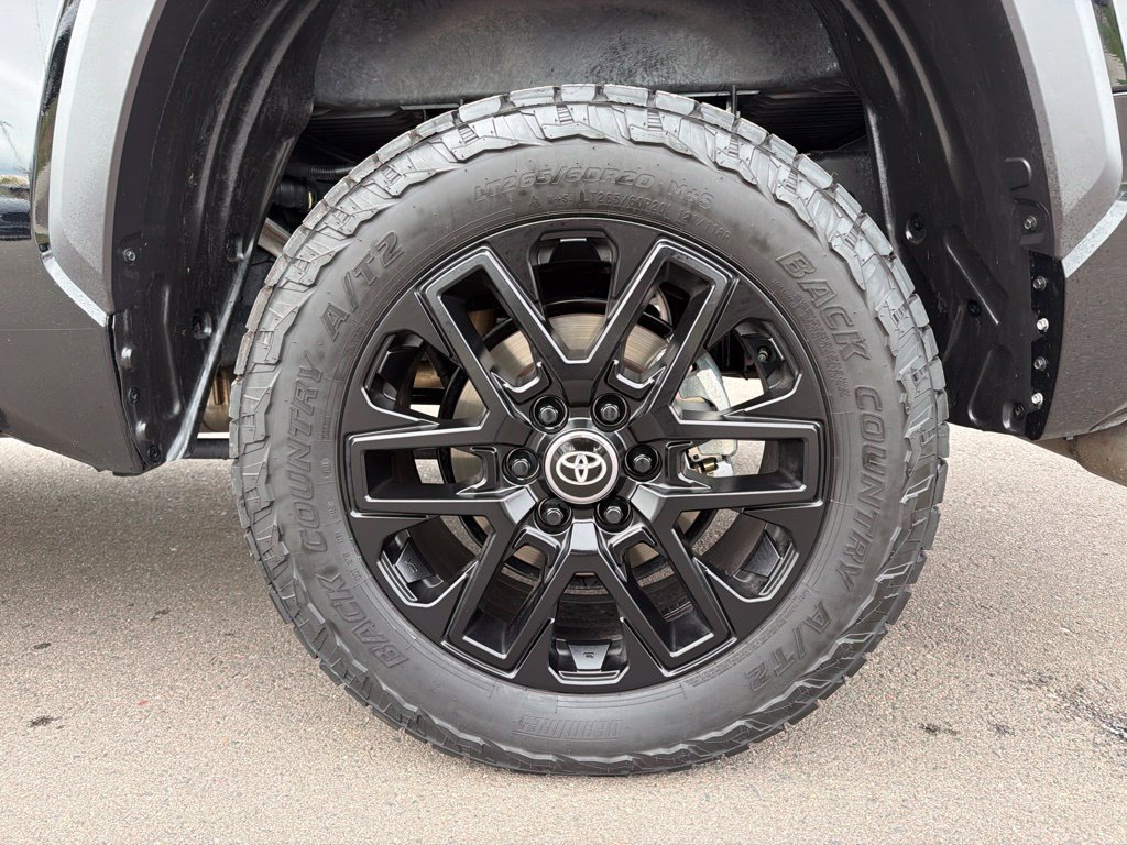 Used 2025 Toyota Tundra Limited AWD/4WD image 33