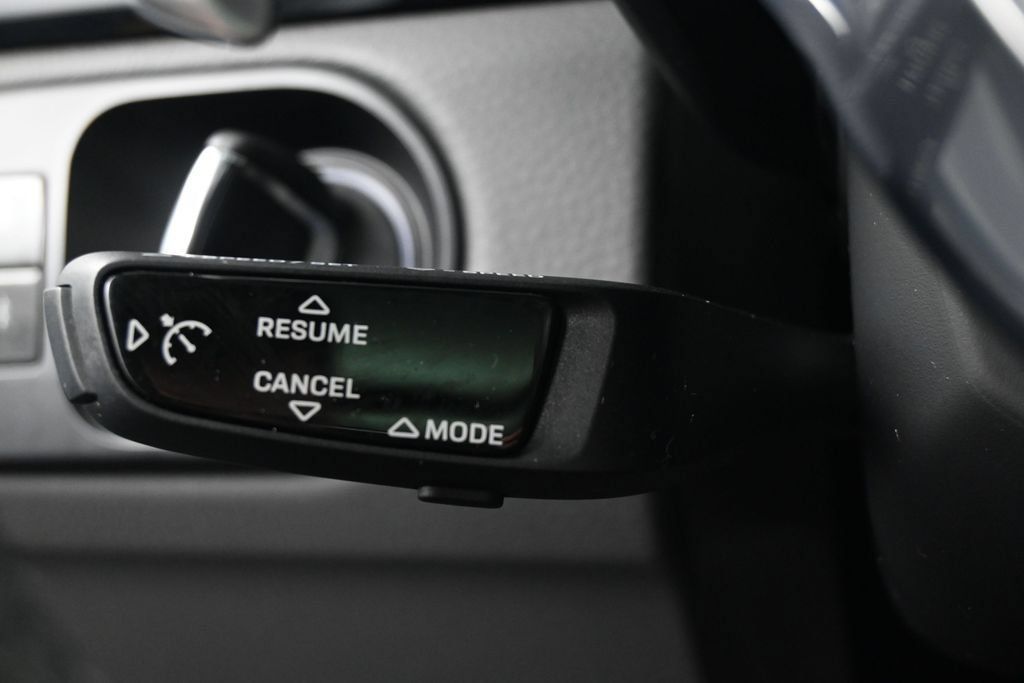 Certified 2020 Porsche Cayenne AWD/4WD image 22