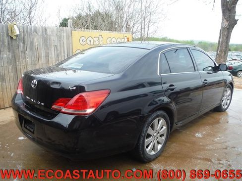 Used 2005 Toyota Avalon XLS image 2