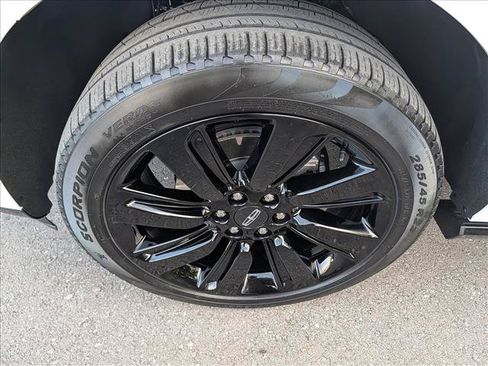 Used 2024 Lincoln Navigator Reserve AWD/4WD image 9