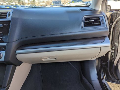 Used 2017 Subaru Legacy 2.5i Limited image 32