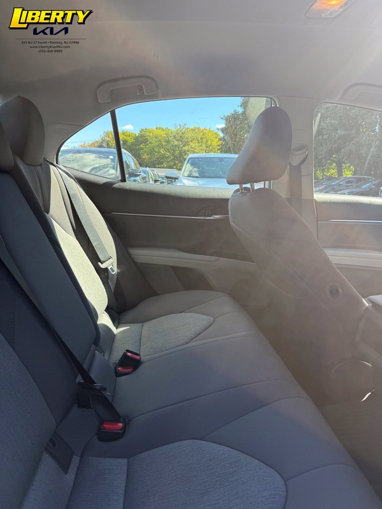 Used 2020 Toyota Camry LE FWD image 10