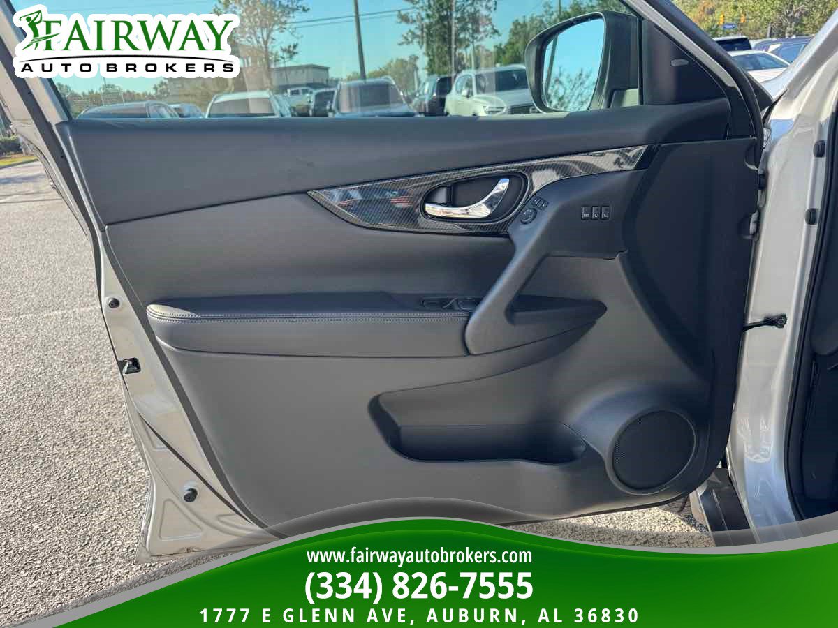 Used 2018 Nissan Rogue SL w/ Premium Package FWD image 28