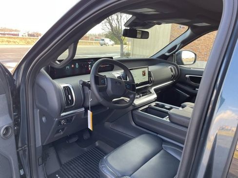 New 2026 Ford Expedition Max Platinum image 28