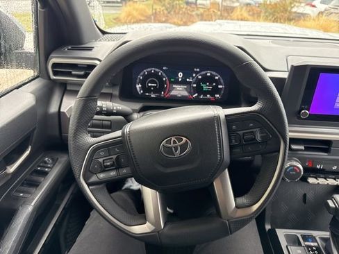 Used 2025 Toyota Tacoma TRD Sport AWD/4WD image 14