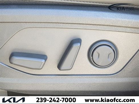 Used 2025 Kia Sorento S image 19