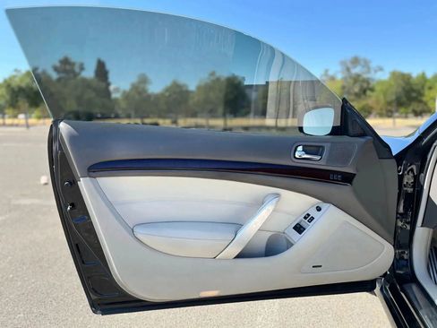 Used 2011 INFINITI G37 Journey w/ Premium Pkg image 10