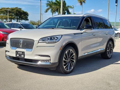 Certified 2020 Lincoln Aviator Reserve w/ Equipment Group 202A image 3