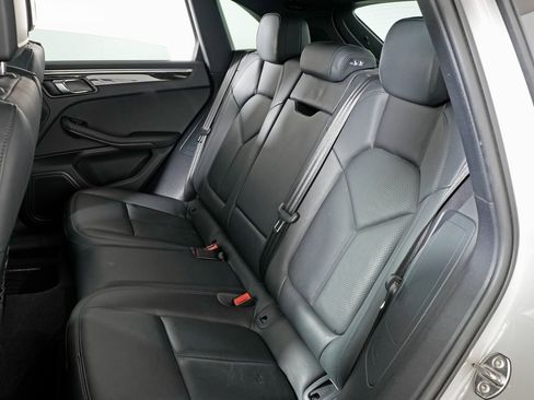 Used 2023 Porsche Macan Turbo image 32