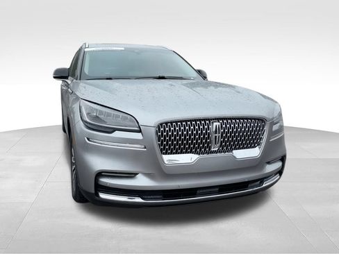 Used 2023 Lincoln Aviator AWD w/ Premium Package image 3