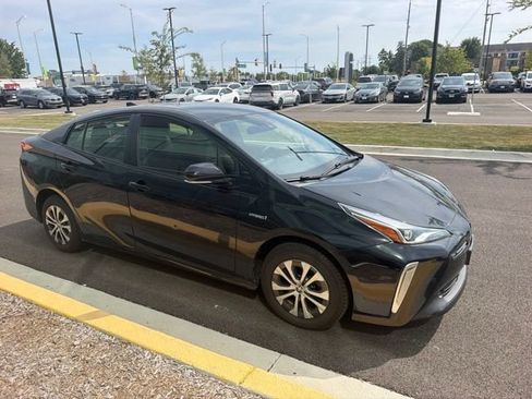 Used 2019 Toyota Prius LE AWD/4WD image 12