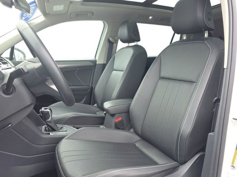 Used 2024 Volkswagen Tiguan SE image 27