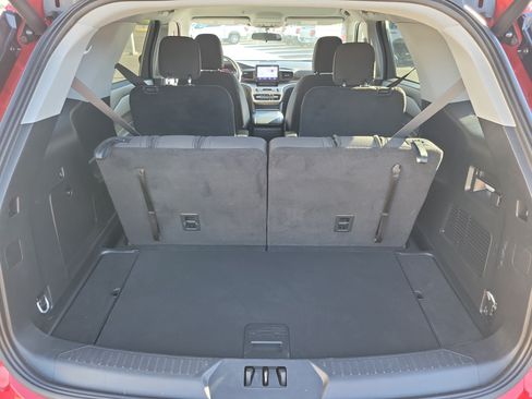 Certified 2024 Ford Explorer XLT RWD image 12