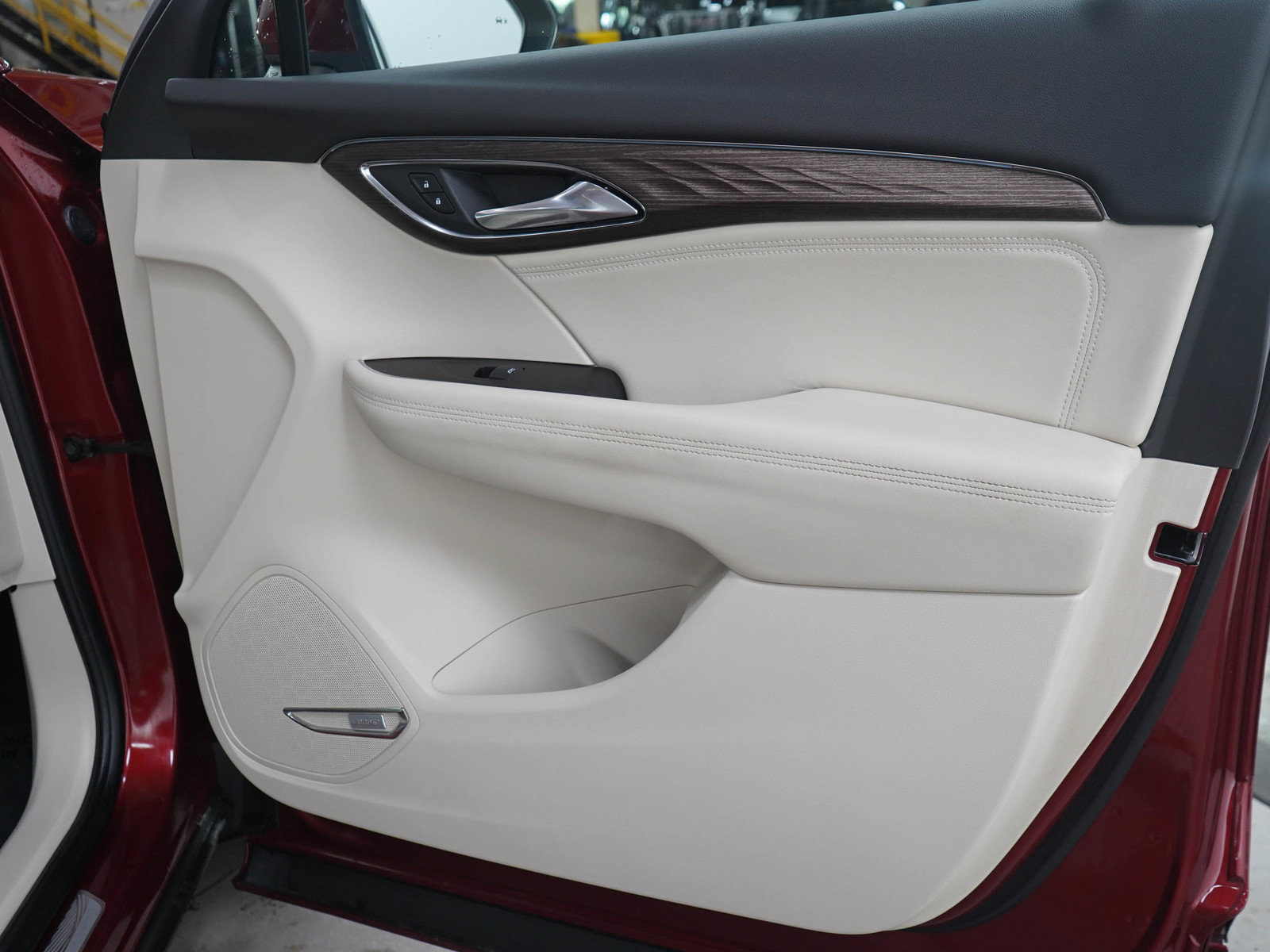 Used 2023 Buick Envision Avenir AWD/4WD image 9