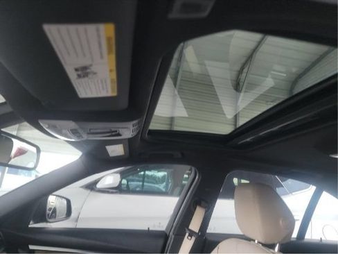 Used 2017 BMW 330i xDrive Sedan AWD/4WD image 9