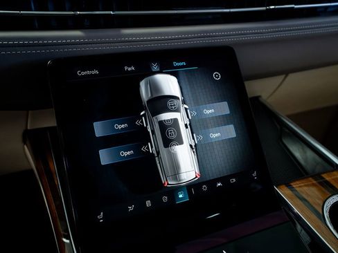 Used 2025 Cadillac Escalade ESV Sport Platinum w/ LPO, ONYX Package RWD image 40