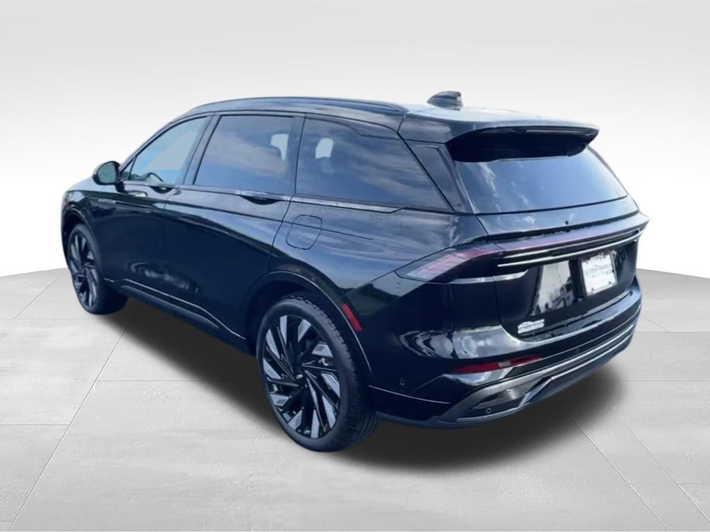 Used 2024 Lincoln Nautilus Reserve w/ Jet Appearance Package (87T) AWD/4WD image 6