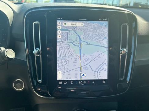 Certified 2025 Volvo XC40 B5 Plus AWD/4WD image 25