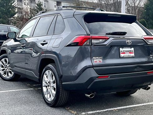 Used 2019 Toyota RAV4 XLE Premium image 11