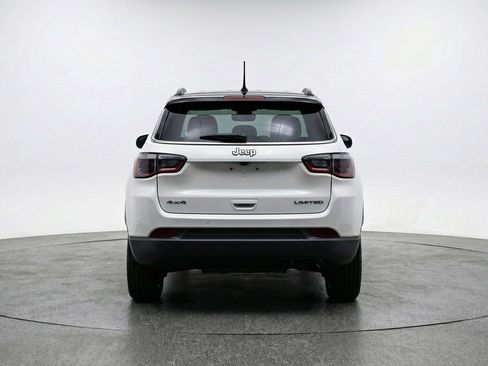 Used 2025 Jeep Compass Limited image 6